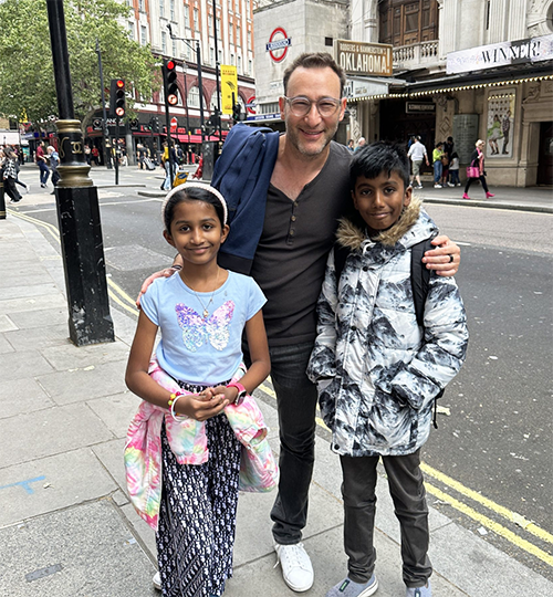 Jainam and Jivika meeting with Mr. Simon Sinek